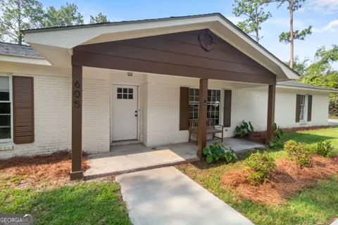 605 Honeysuckle LN