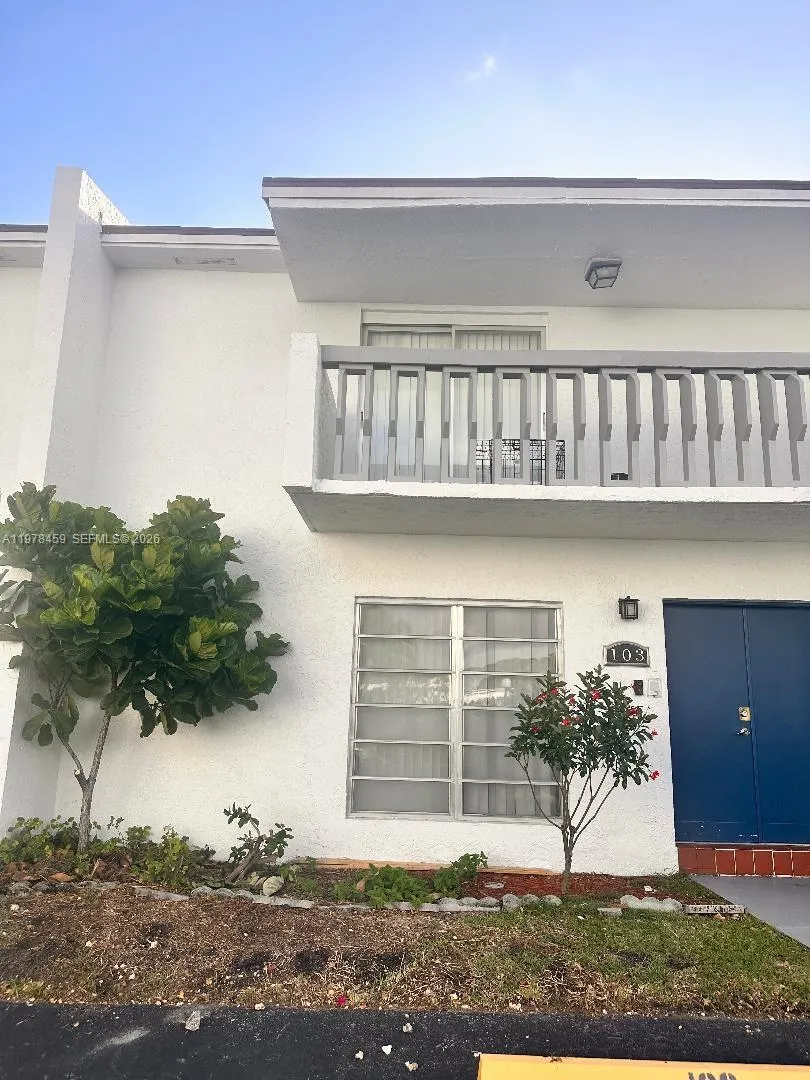 9400 SW 170th St #103 Palmetto Bay, FL 33157