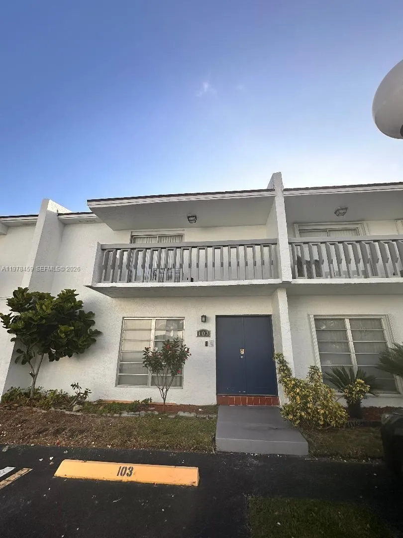 9400 SW 170th St #103 Palmetto Bay, FL 33157