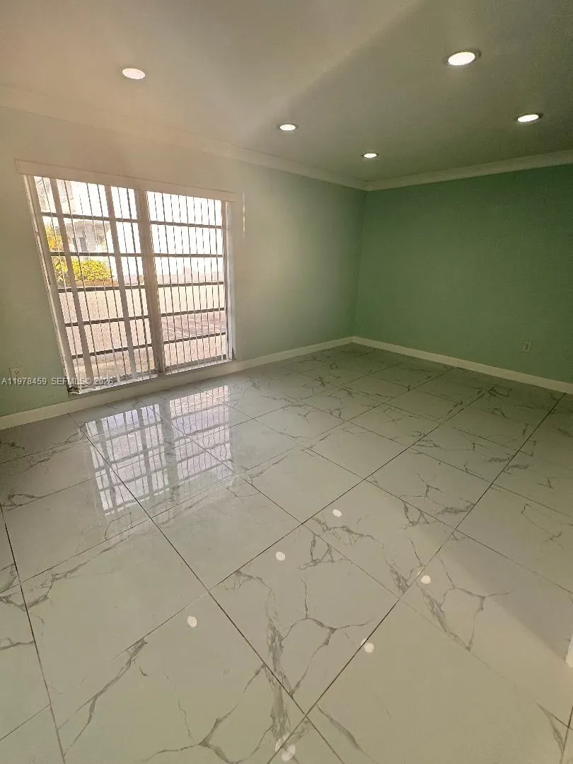 9400 SW 170th St #103 Palmetto Bay, FL 33157