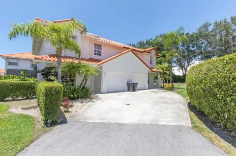 13513 Fountain View Boulevard