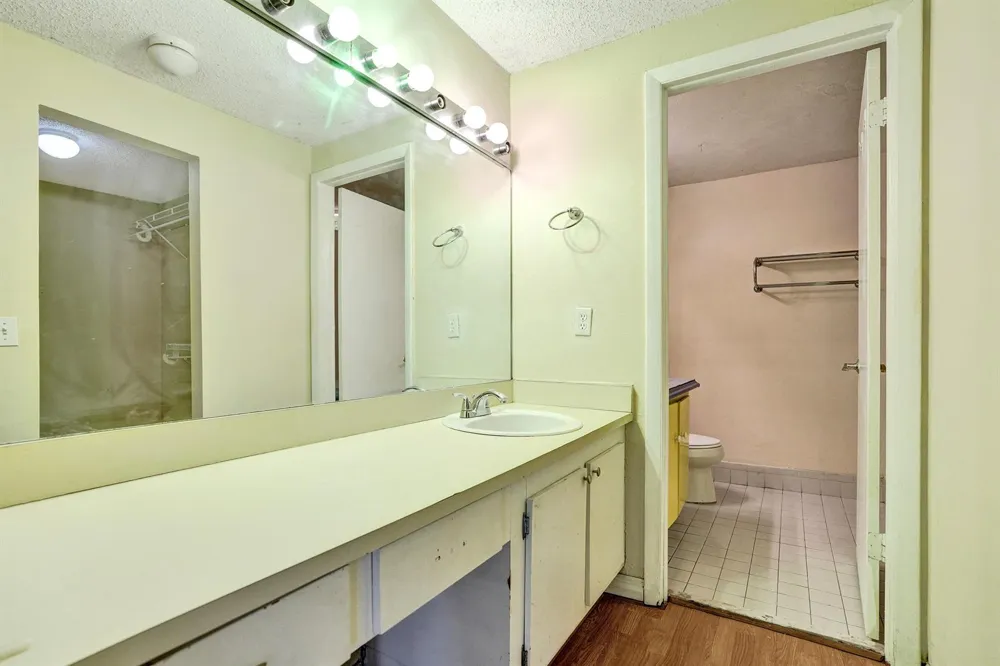 3810 NW 77TH AVENUE Davie, FL 33024