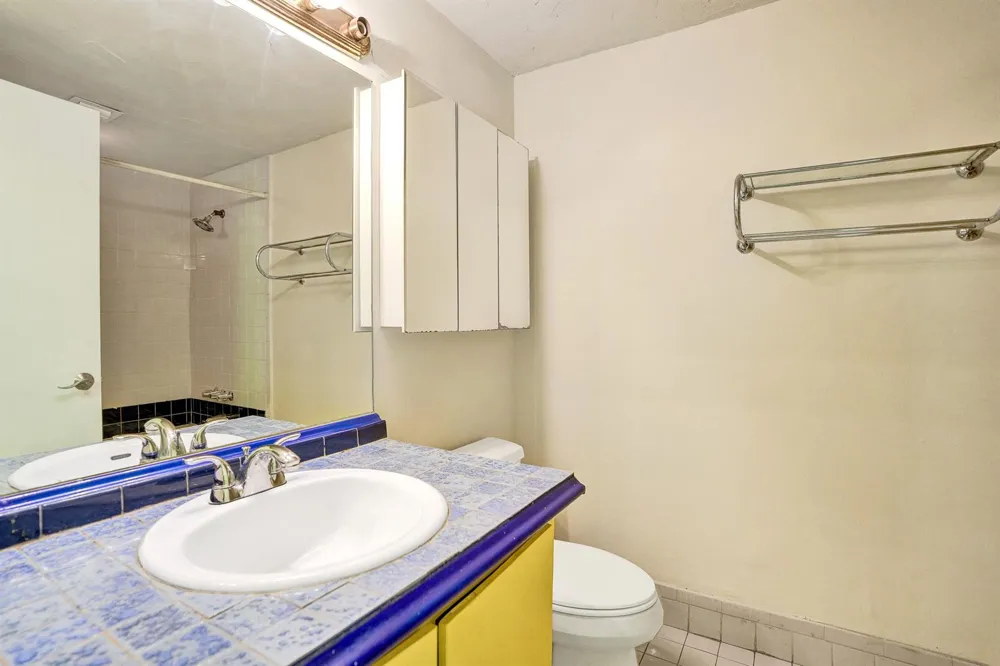 3810 NW 77TH AVENUE Davie, FL 33024