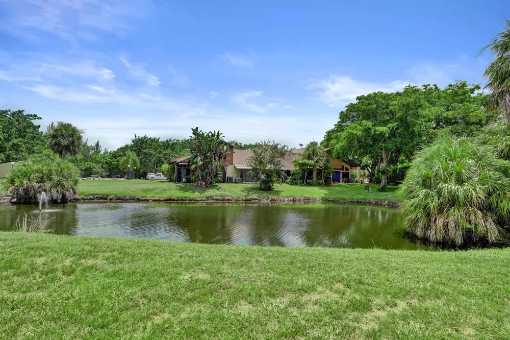 3810 NW 77TH AVENUE Davie, FL 33024