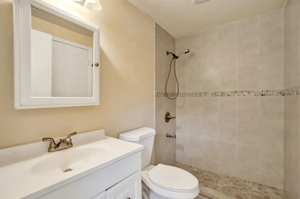 3810 NW 77TH AVENUE Davie, FL 33024