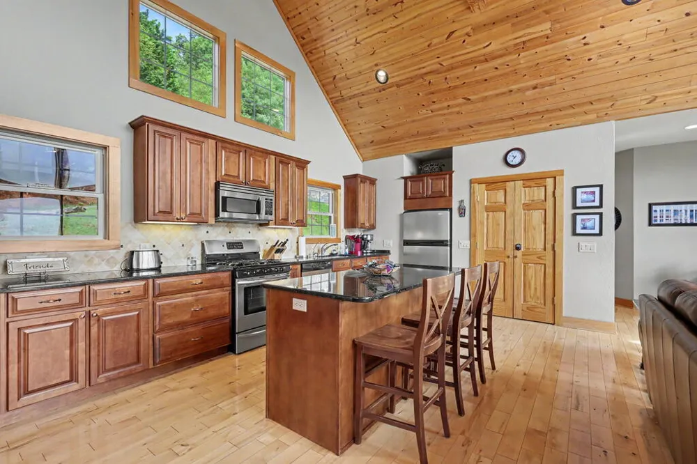 575 Longview Drive Hayesville, NC 28904