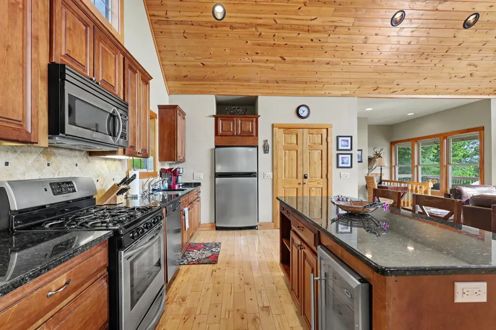 575 Longview Drive Hayesville, NC 28904