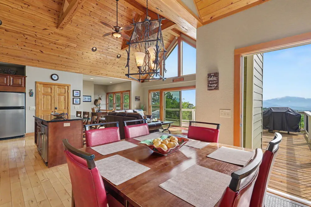 575 Longview Drive Hayesville, NC 28904