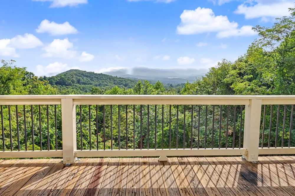 575 Longview Drive Hayesville, NC 28904