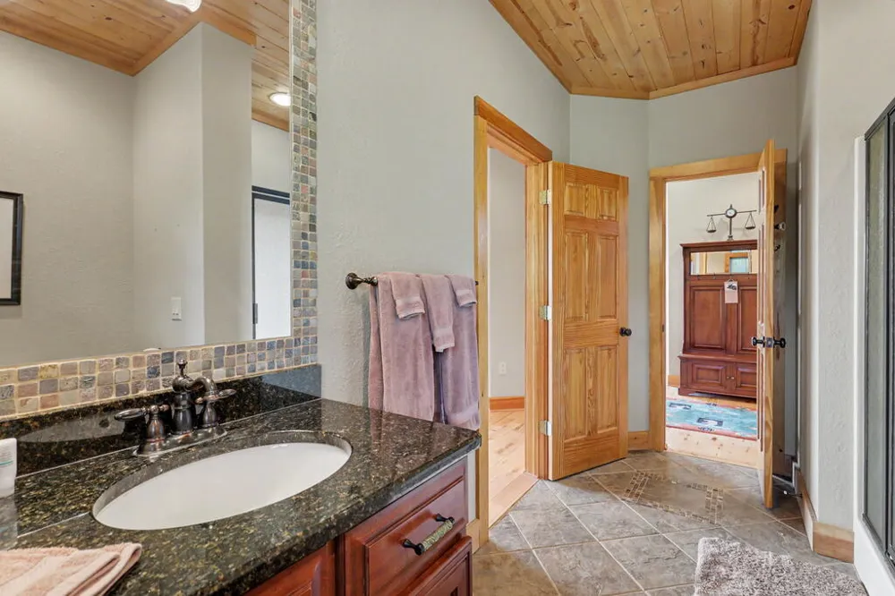 575 Longview Drive Hayesville, NC 28904