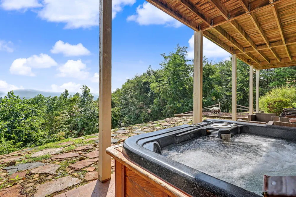 575 Longview Drive Hayesville, NC 28904
