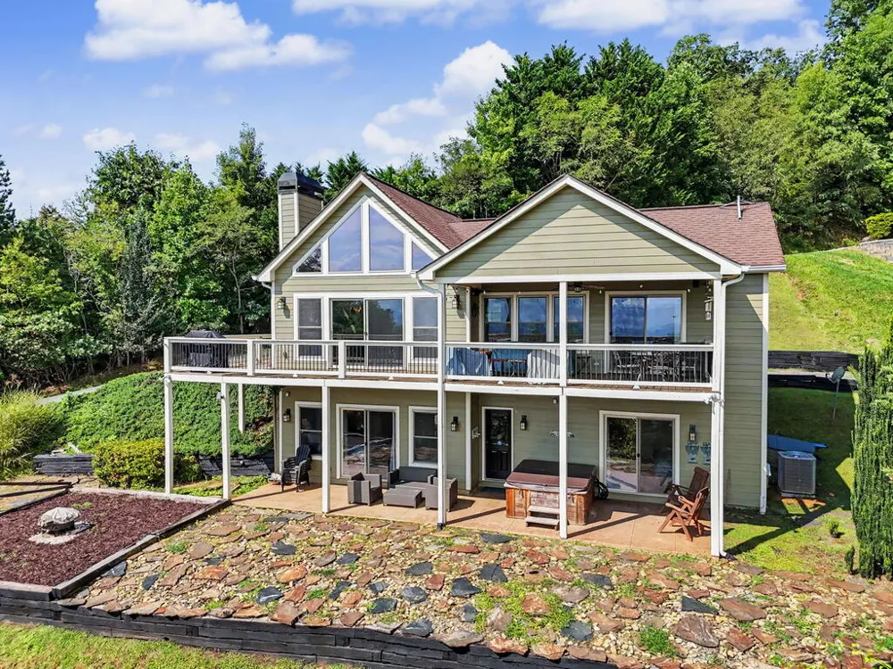 575 Longview Drive Hayesville, NC 28904