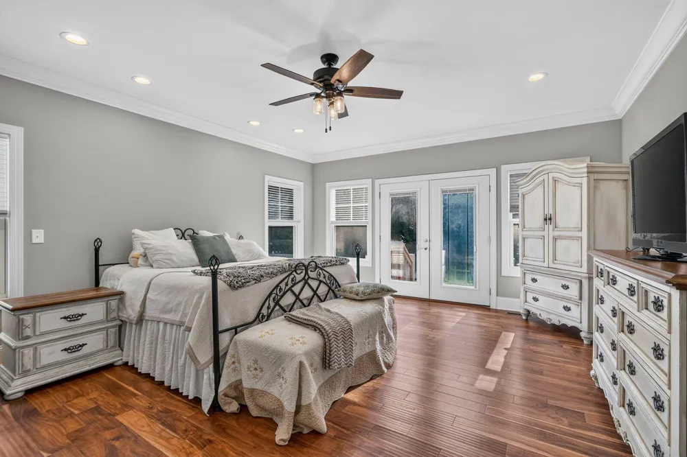 946 Highgate Point Soddy Daisy, TN 37379