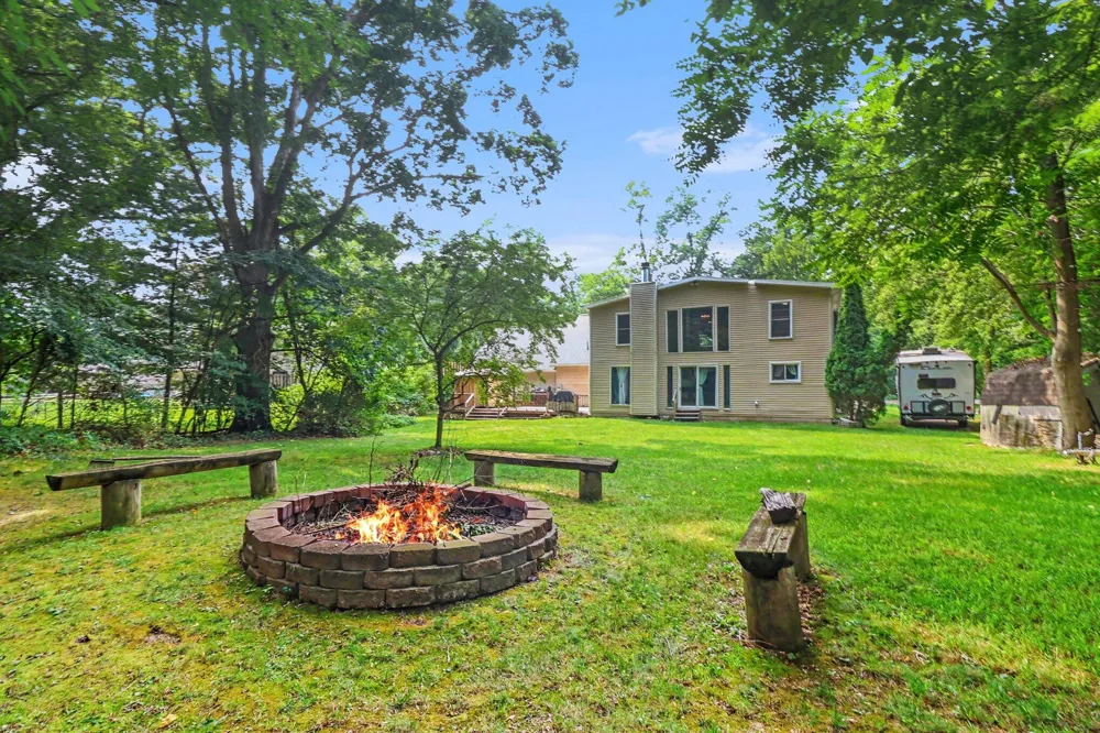 11991 Portage Lake Avenue Pinckney, MI 48169