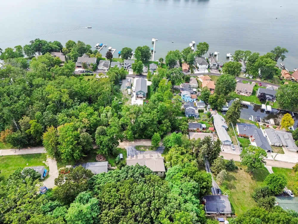 11991 Portage Lake Avenue Pinckney, MI 48169