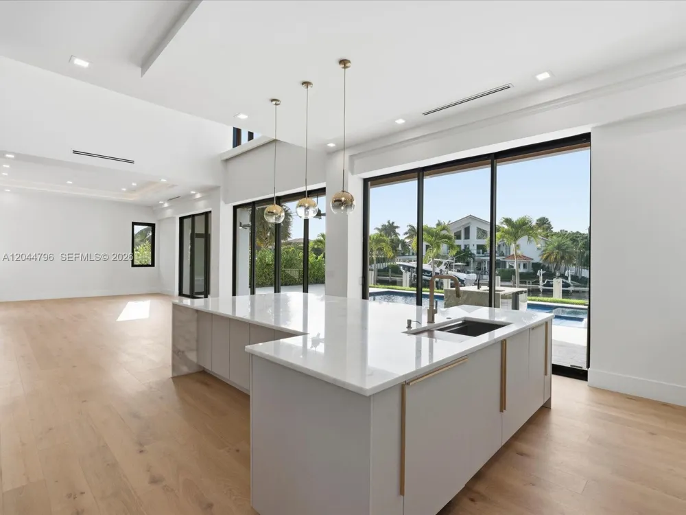 2 Sunset Ln Lauderdale By The Sea, FL 33062