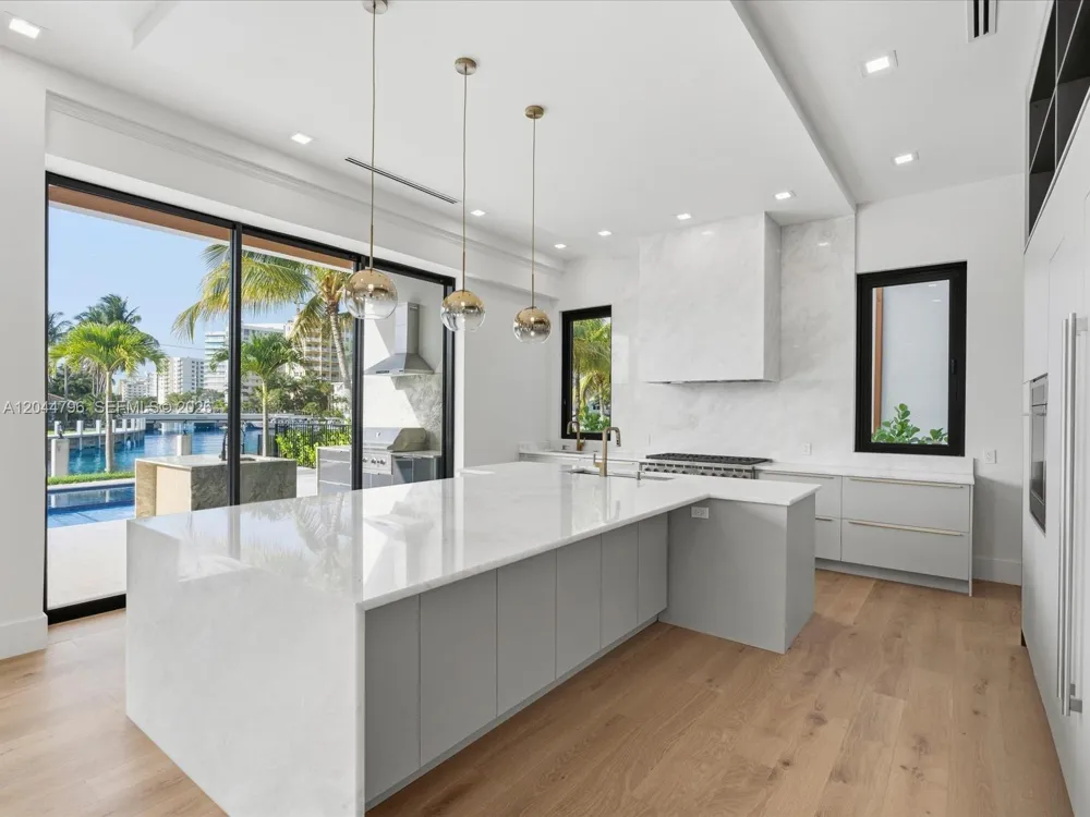 2 Sunset Ln Lauderdale By The Sea, FL 33062