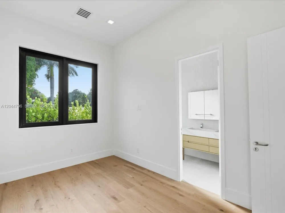 2 Sunset Ln Lauderdale By The Sea, FL 33062