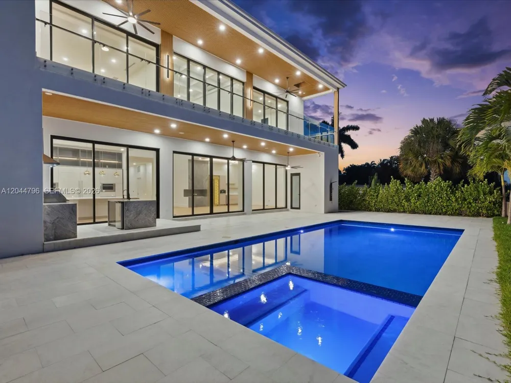 2 Sunset Ln Lauderdale By The Sea, FL 33062