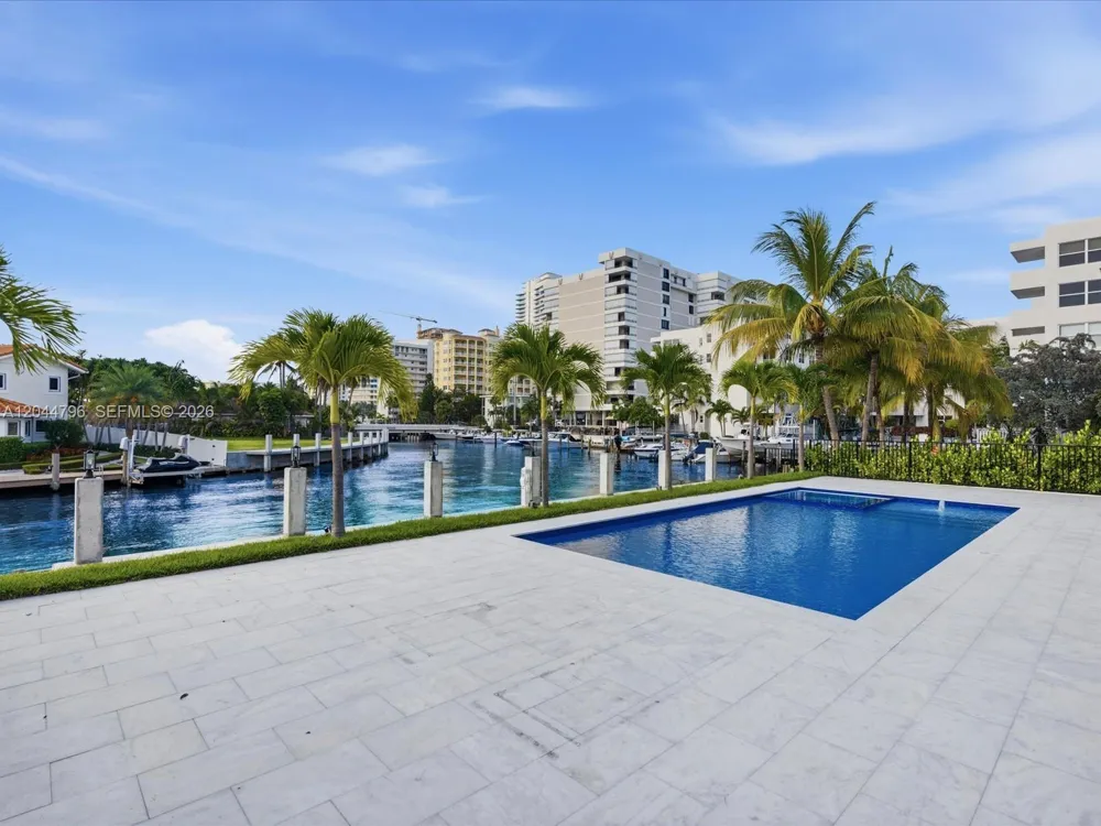 2 Sunset Ln Lauderdale By The Sea, FL 33062