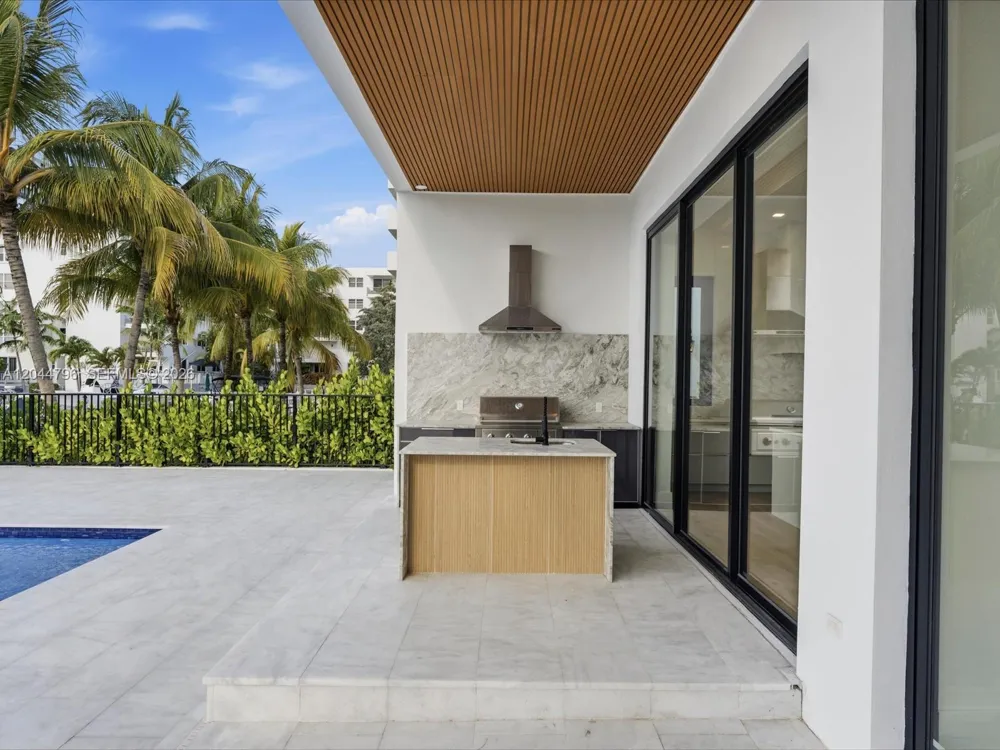 2 Sunset Ln Lauderdale By The Sea, FL 33062