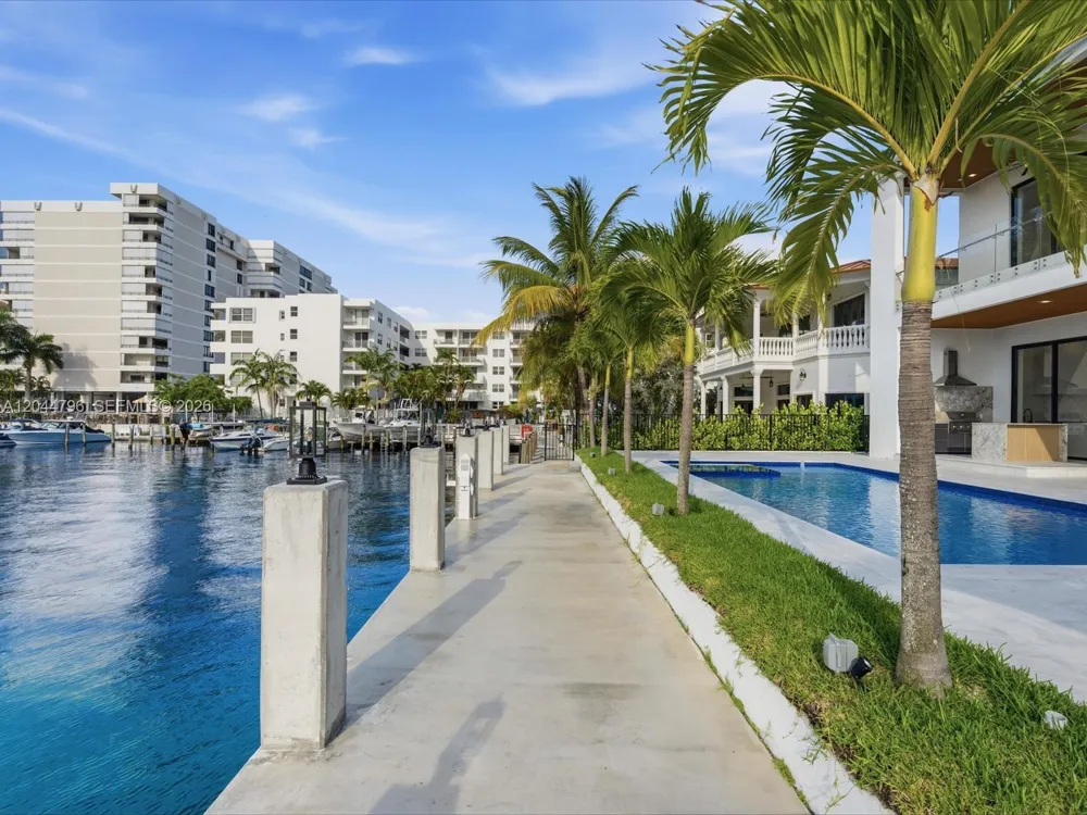 2 Sunset Ln Lauderdale By The Sea, FL 33062