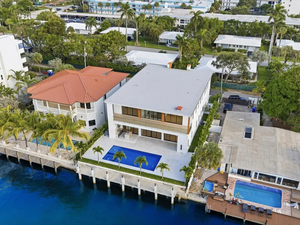 2 Sunset Ln Lauderdale By The Sea, FL 33062