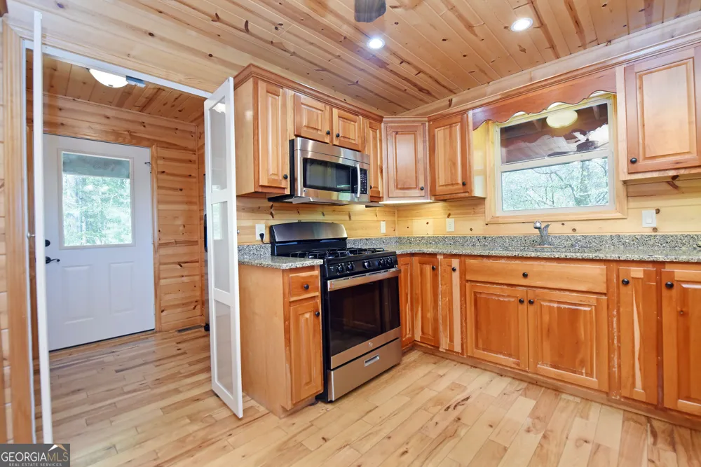 1929 Lakeview Summit DR Young Harris, GA 30582