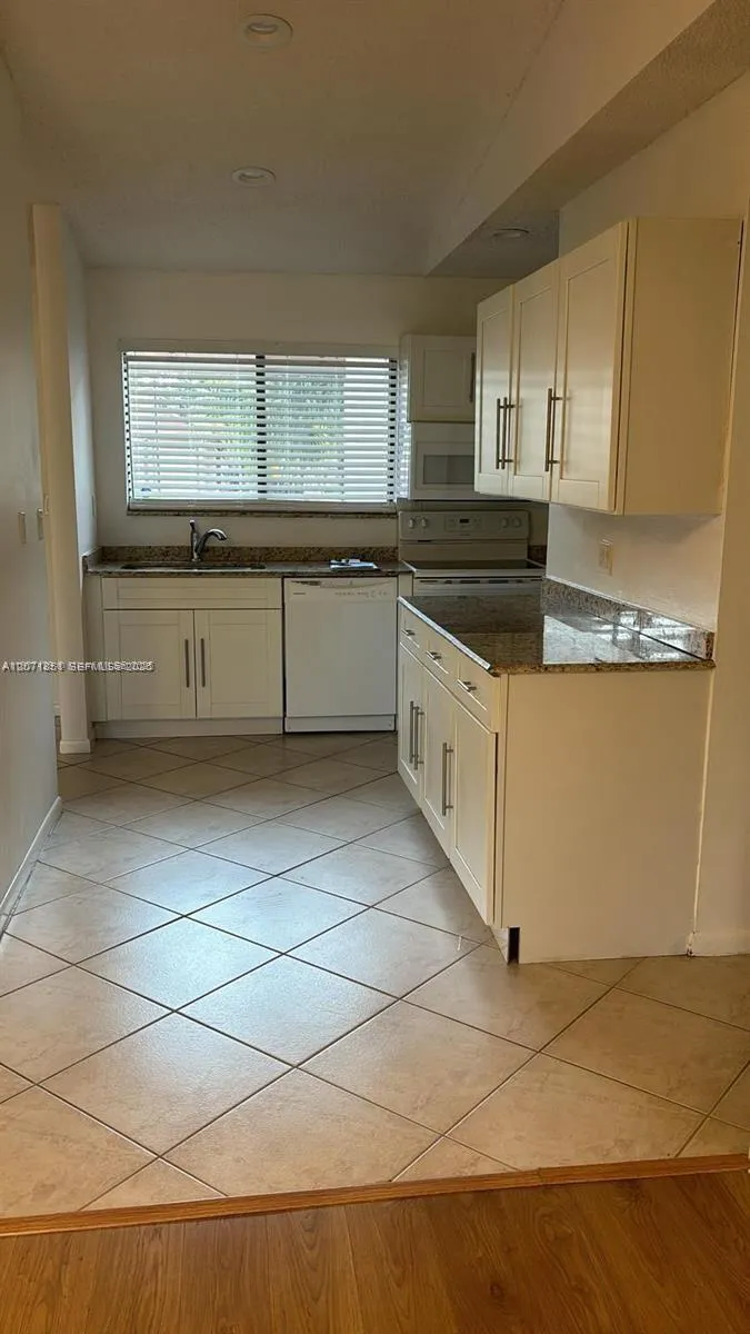 3 Finsbury Ln Boynton Beach, FL 33426