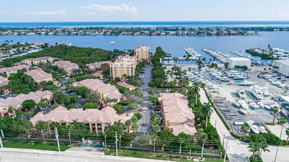 900 Scotia Drive #206 Hypoluxo, FL 33462
