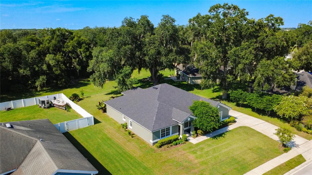 6843 ASHBURY DRIVE Lakeland, FL 33809