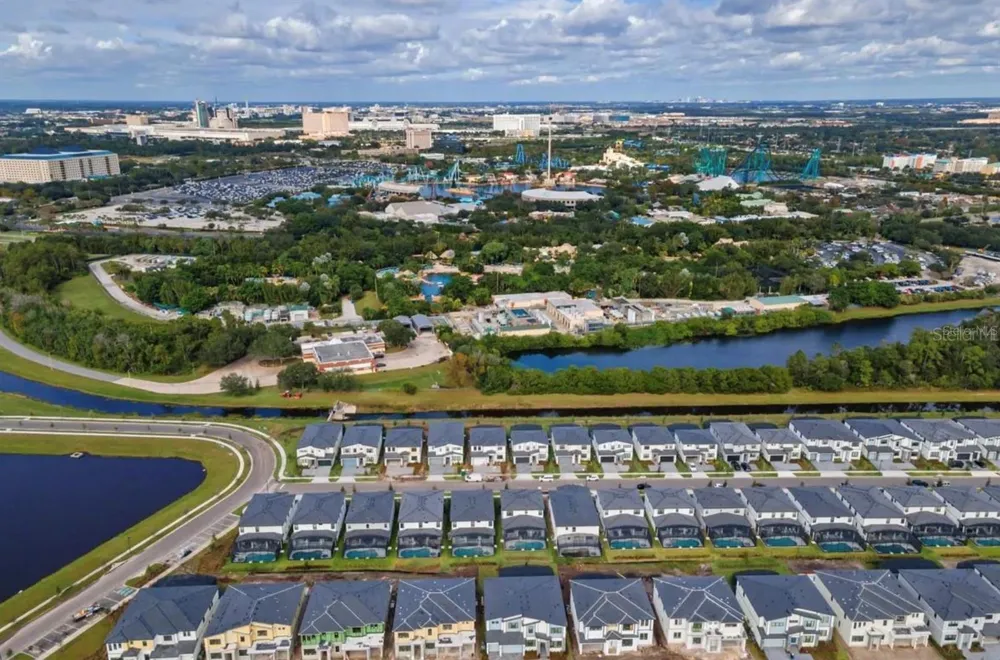 5803 HIGH SEAS DRIVE Orlando, FL 32821