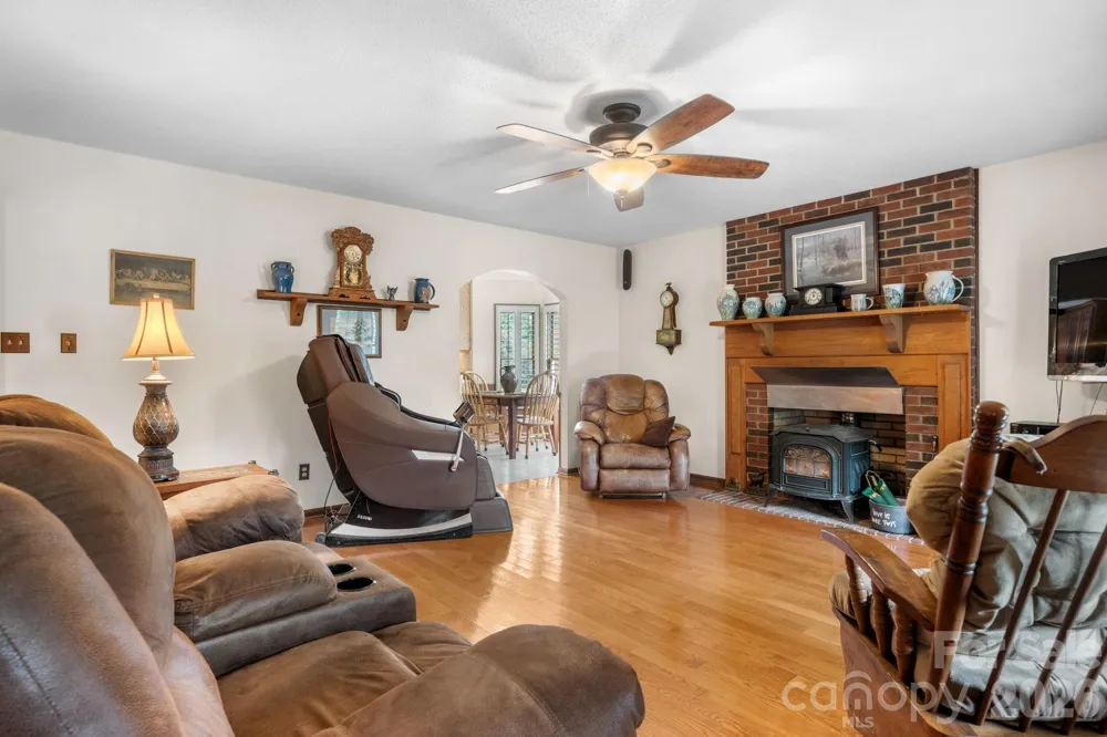 1316 Oak Canopy Road Lincolnton, NC 28092