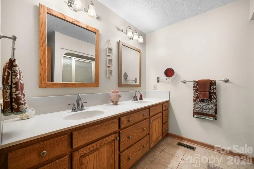 1316 Oak Canopy Road Lincolnton, NC 28092
