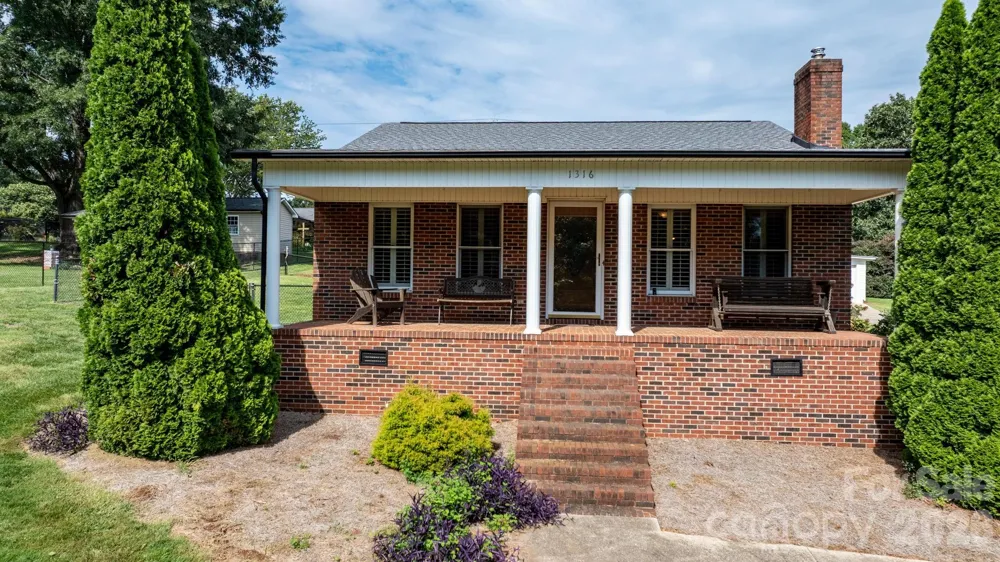 1316 Oak Canopy Road Lincolnton, NC 28092