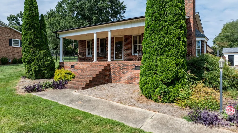 1316 Oak Canopy Road Lincolnton, NC 28092