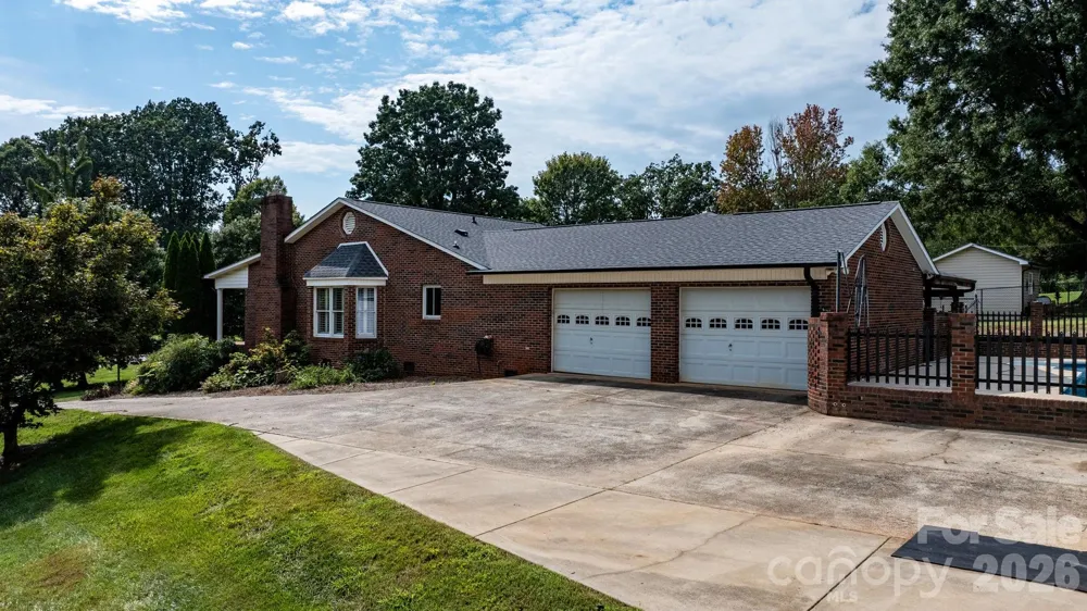 1316 Oak Canopy Road Lincolnton, NC 28092