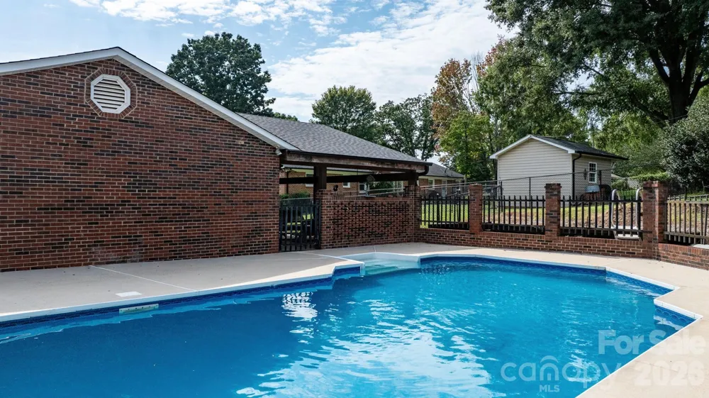 1316 Oak Canopy Road Lincolnton, NC 28092