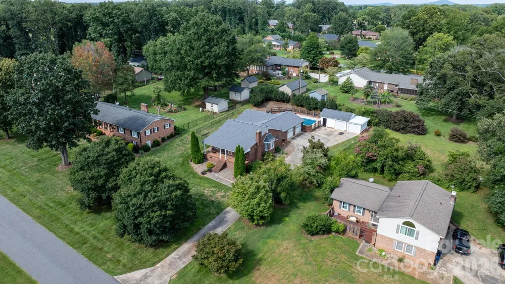 1316 Oak Canopy Road Lincolnton, NC 28092