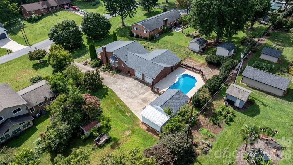 1316 Oak Canopy Road Lincolnton, NC 28092
