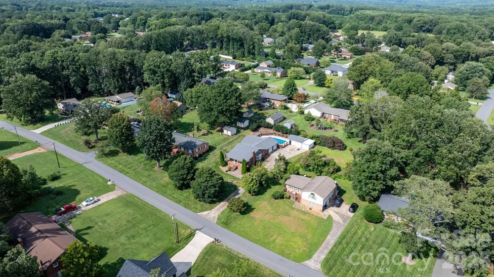 1316 Oak Canopy Road Lincolnton, NC 28092