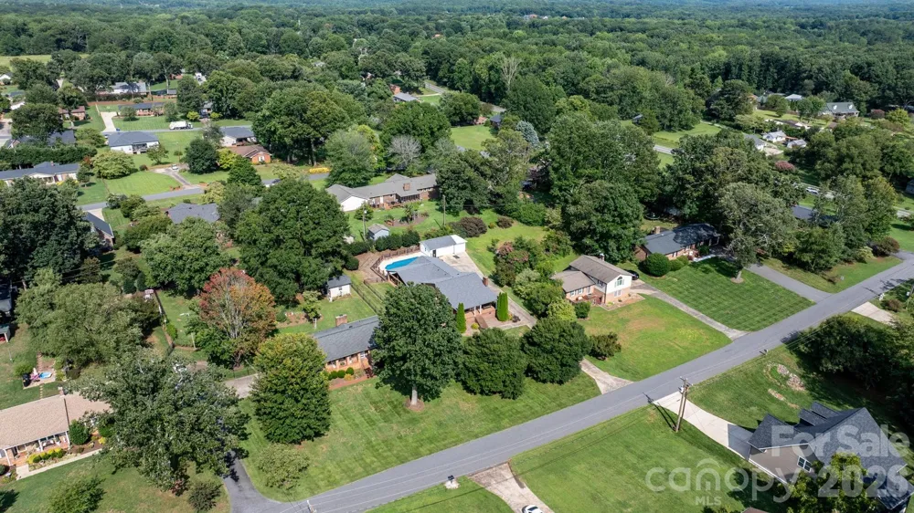 1316 Oak Canopy Road Lincolnton, NC 28092