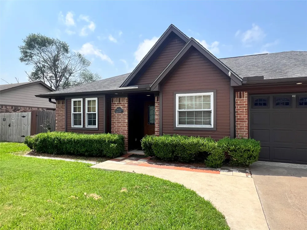 11730 Alamo Drive La Porte, TX 77571