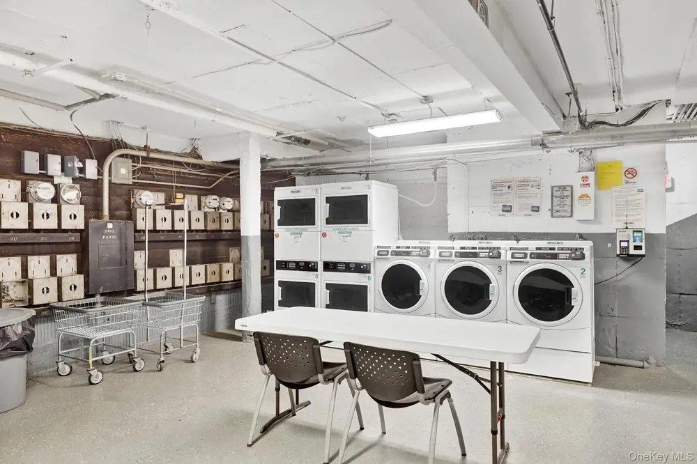 1 Ash place #2L Great Neck Plaza, NY 11021