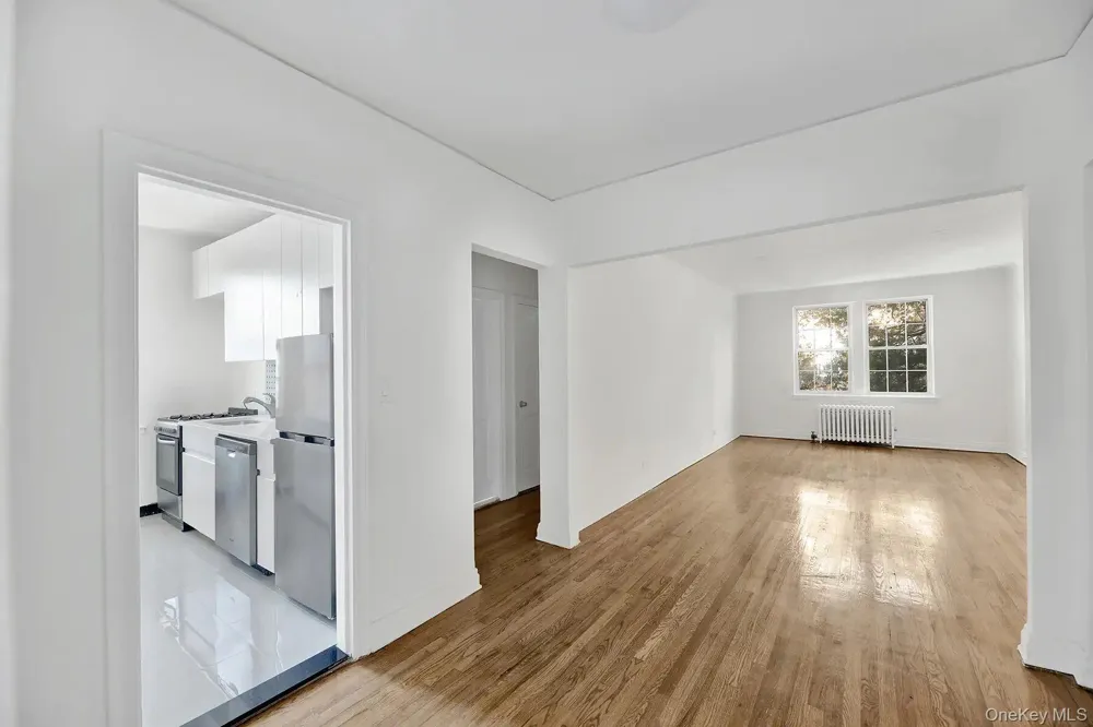 1 Ash place #2L Great Neck Plaza, NY 11021