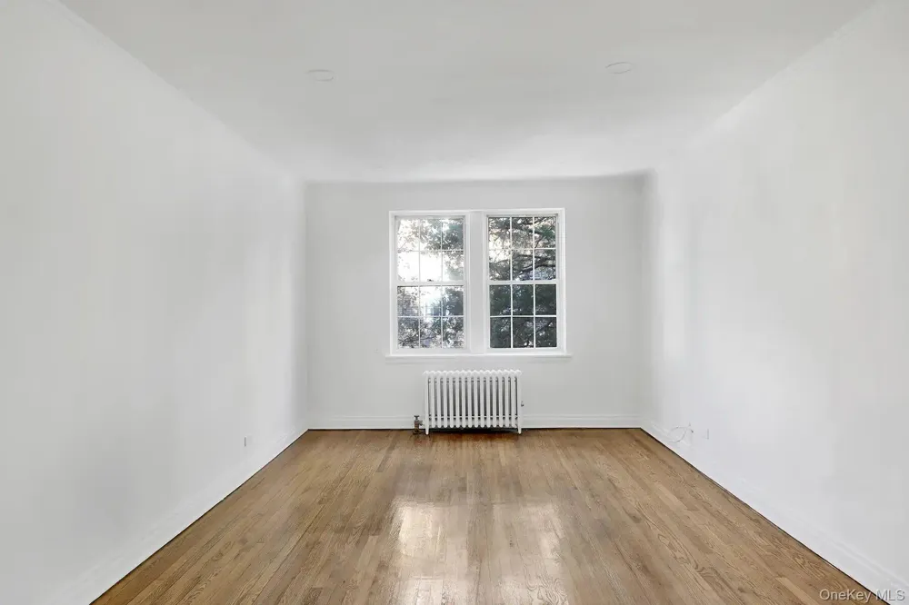 1 Ash place #2L Great Neck Plaza, NY 11021