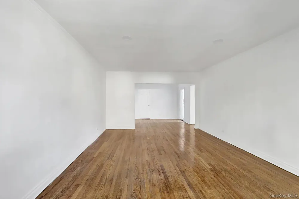1 Ash place #2L Great Neck Plaza, NY 11021