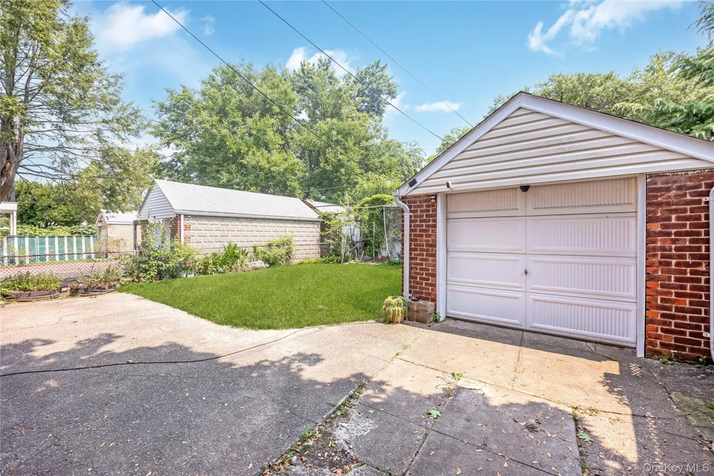 5615 196th Street Fresh Meadows, NY 11365
