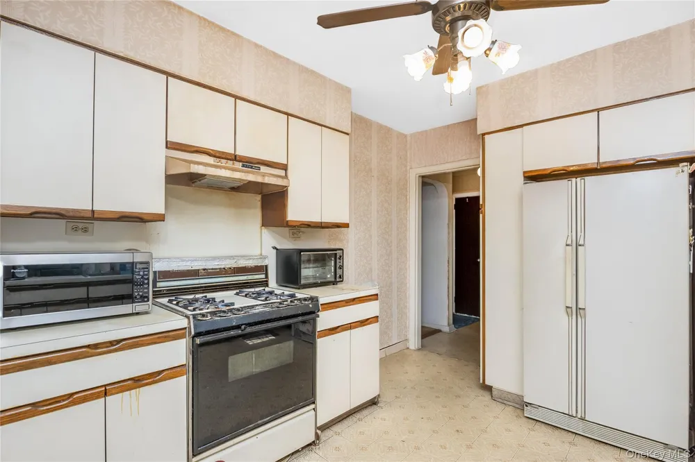 5615 196th Street Fresh Meadows, NY 11365