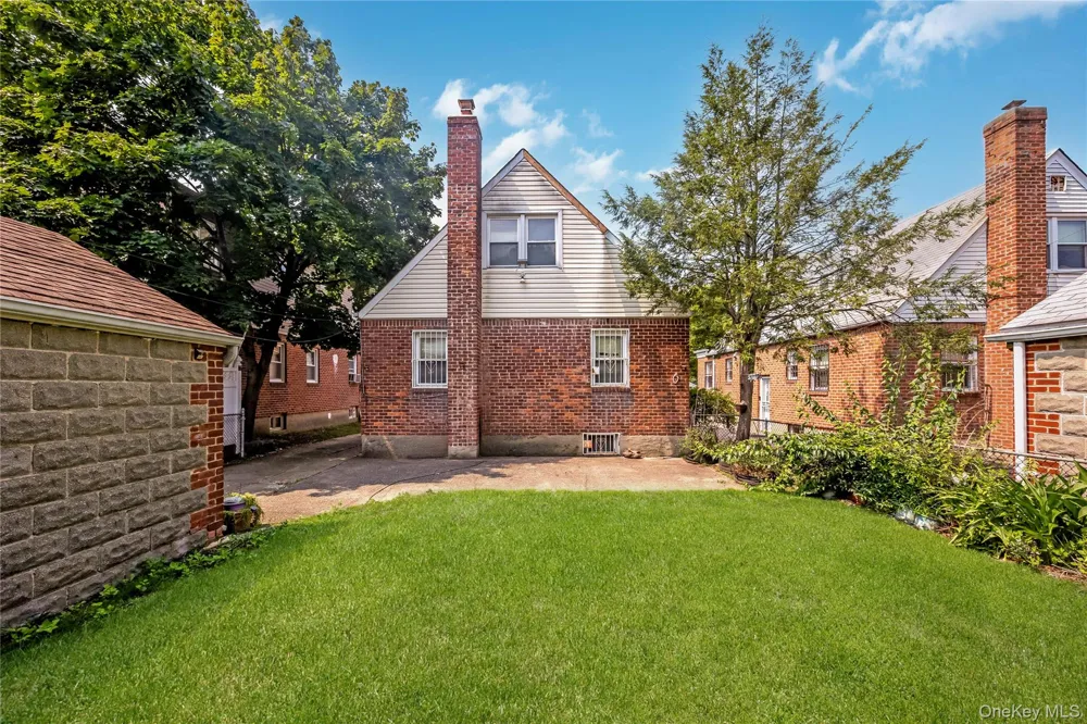 5615 196th Street Fresh Meadows, NY 11365